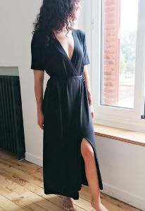 Robe portefeuille noire manches courtes